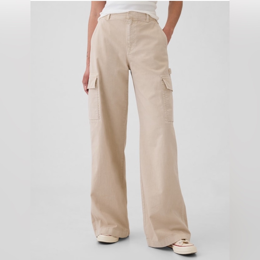 NWT GAP Mid Rise Cargo Baggy Khakis - Picture 2 of 6